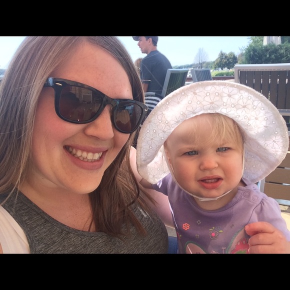 Meet your Posher, Amanda - Picture 1 of 1